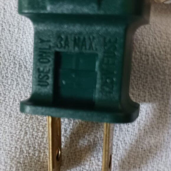 New in Opened Box Multi-Color Net Light with 150 Bulbs - Picture 10 of 10